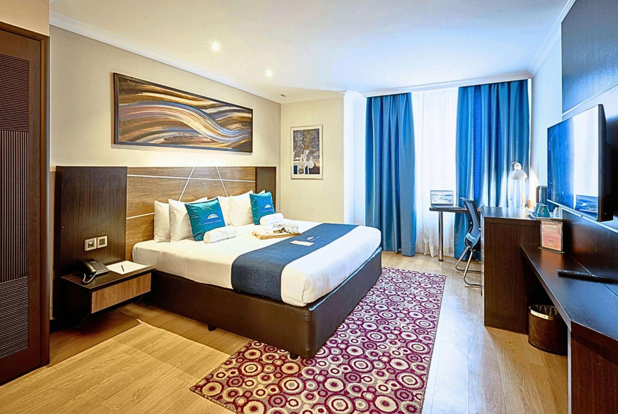 1 King Bed, Superior Room, Non-Smoking